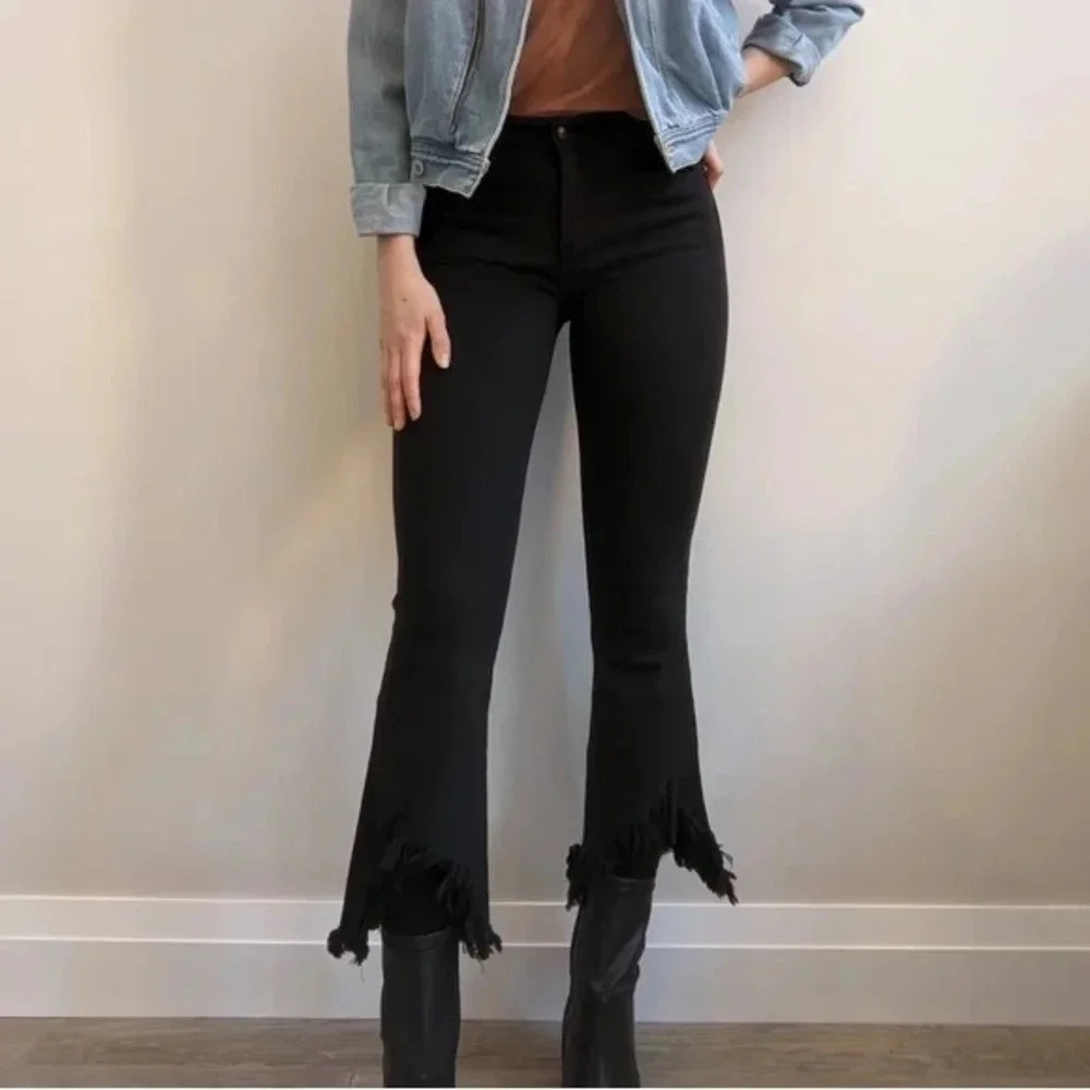 ❤️ Oak + Fort flare leg jeans raw asymmetrical hem cropped S